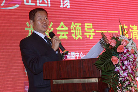 臺(tái)灣光彩會(huì)商業(yè)地產(chǎn)委員會(huì)陳清榕執(zhí)行長(zhǎng)在推介會(huì)上致詞